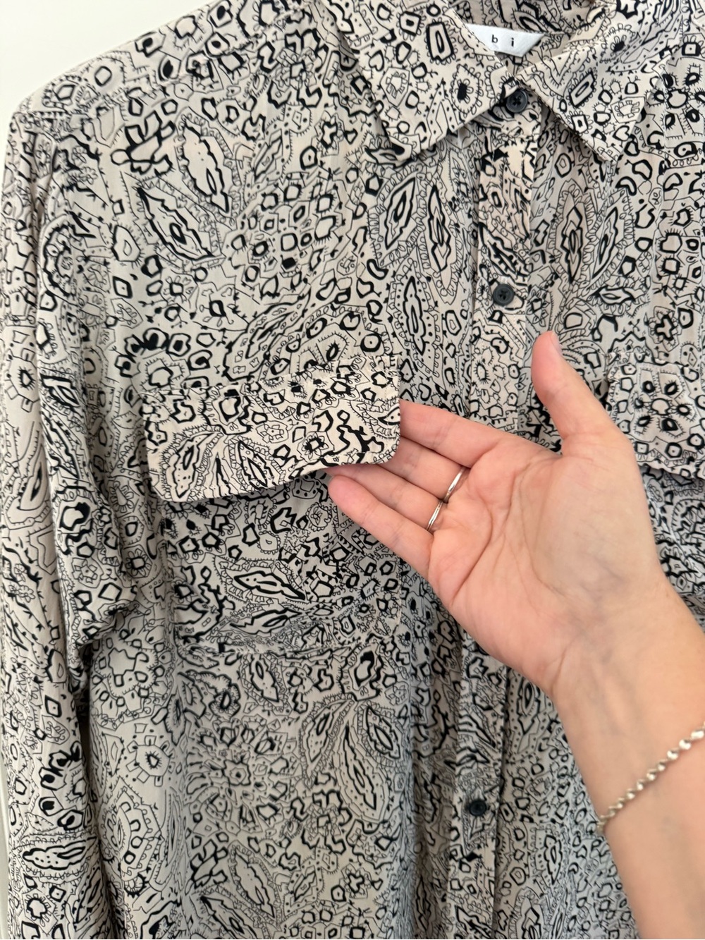 CAbi Silk Sketch Paisley Button Down Shirt Blouse 654 Black Cream size Medium - Picture 5 of 10